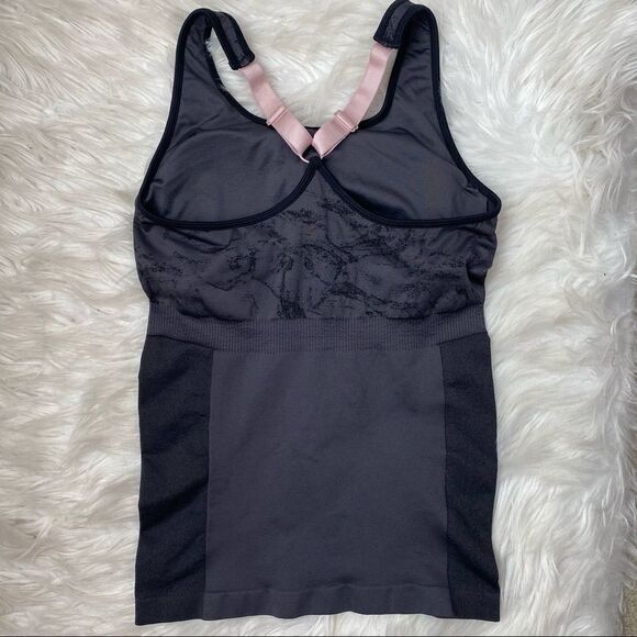 Fabletics Eliza Seamless Tank - Picture 5 of 8